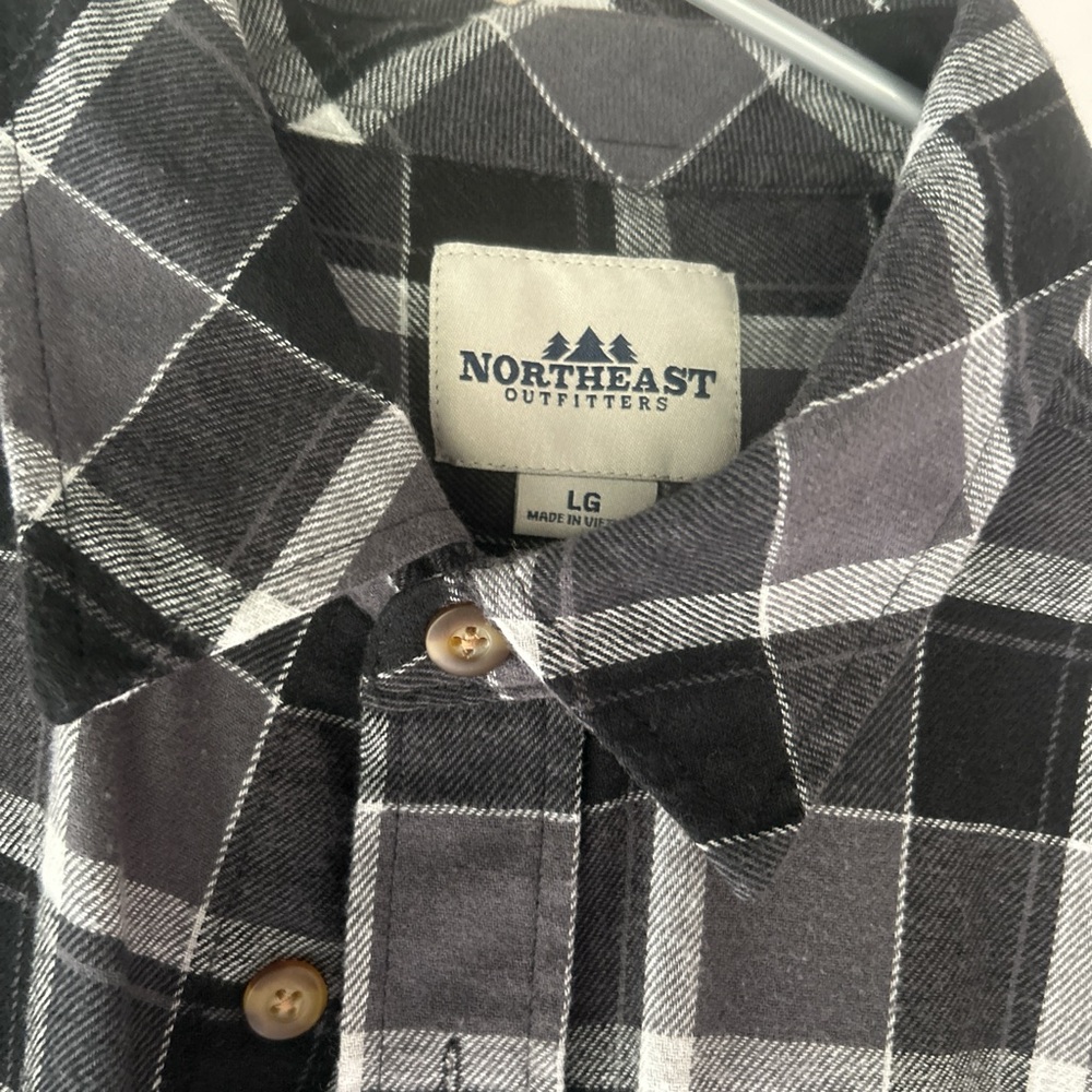 Black and White Casual Button Down Shirt with Classic Plaid Pattern